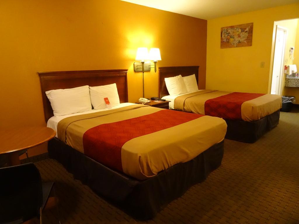 Econo Lodge Fredericksburg Near I-95 מראה חיצוני תמונה